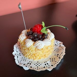 Anthropologie mini faux cake paper holder stand